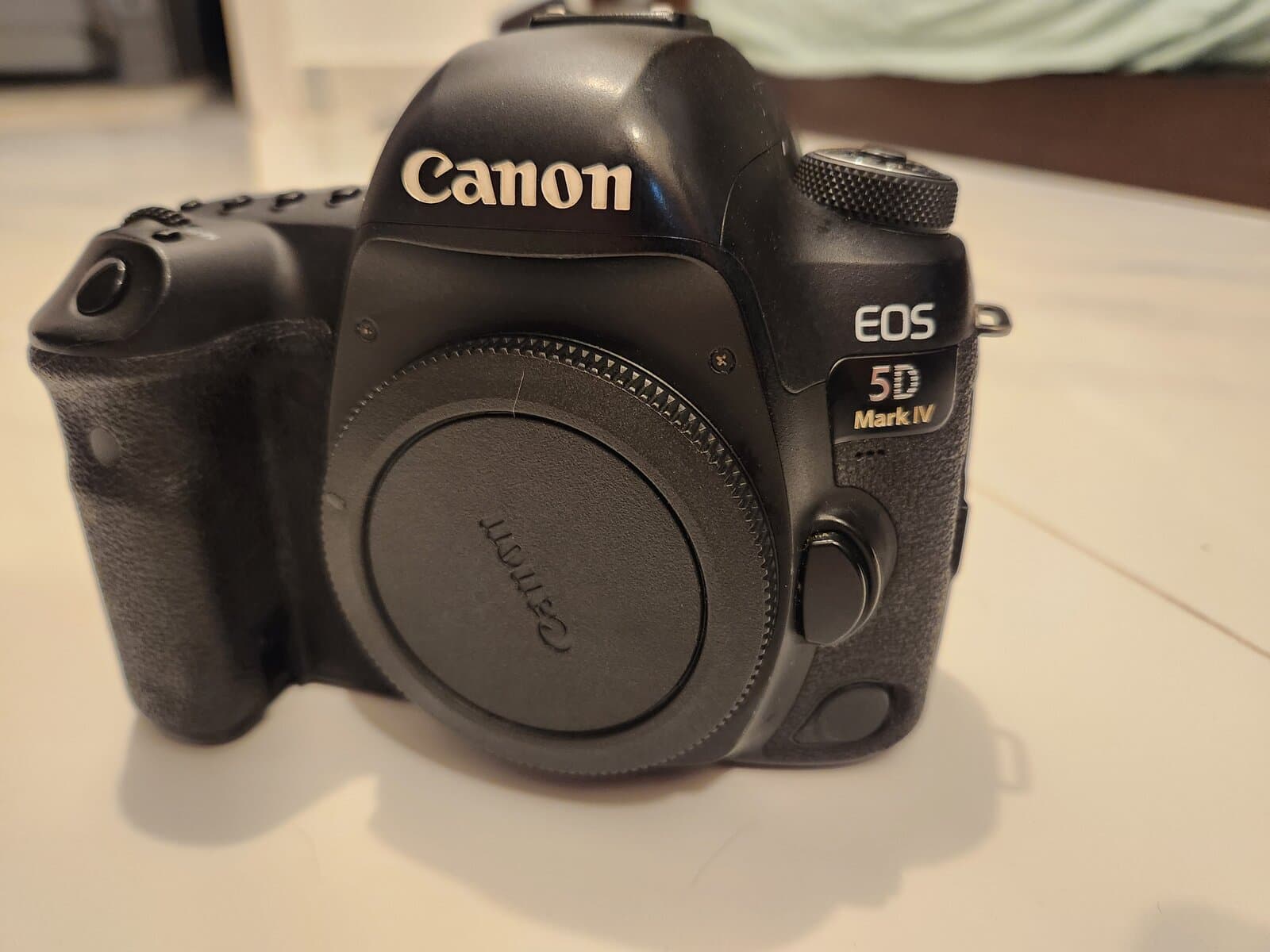 Canon EOS 5D Mark IV body
